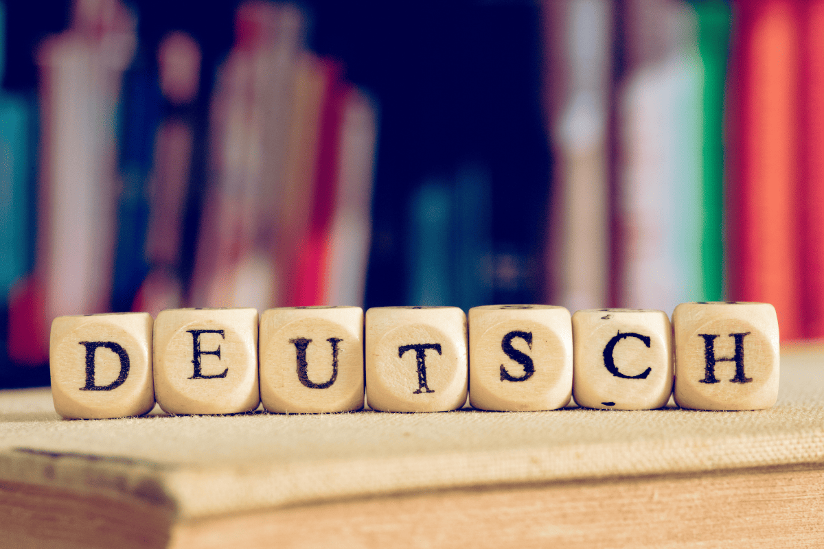 Deutsch spelled on wooden cubes