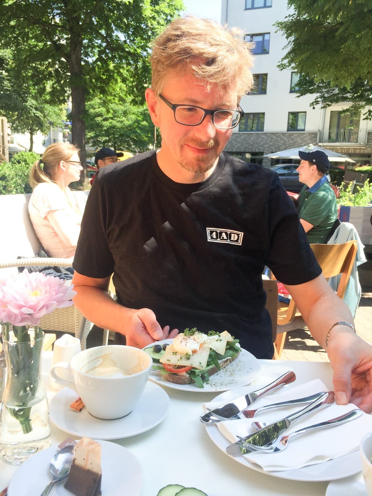 Aaron eating brunch in Hamburg