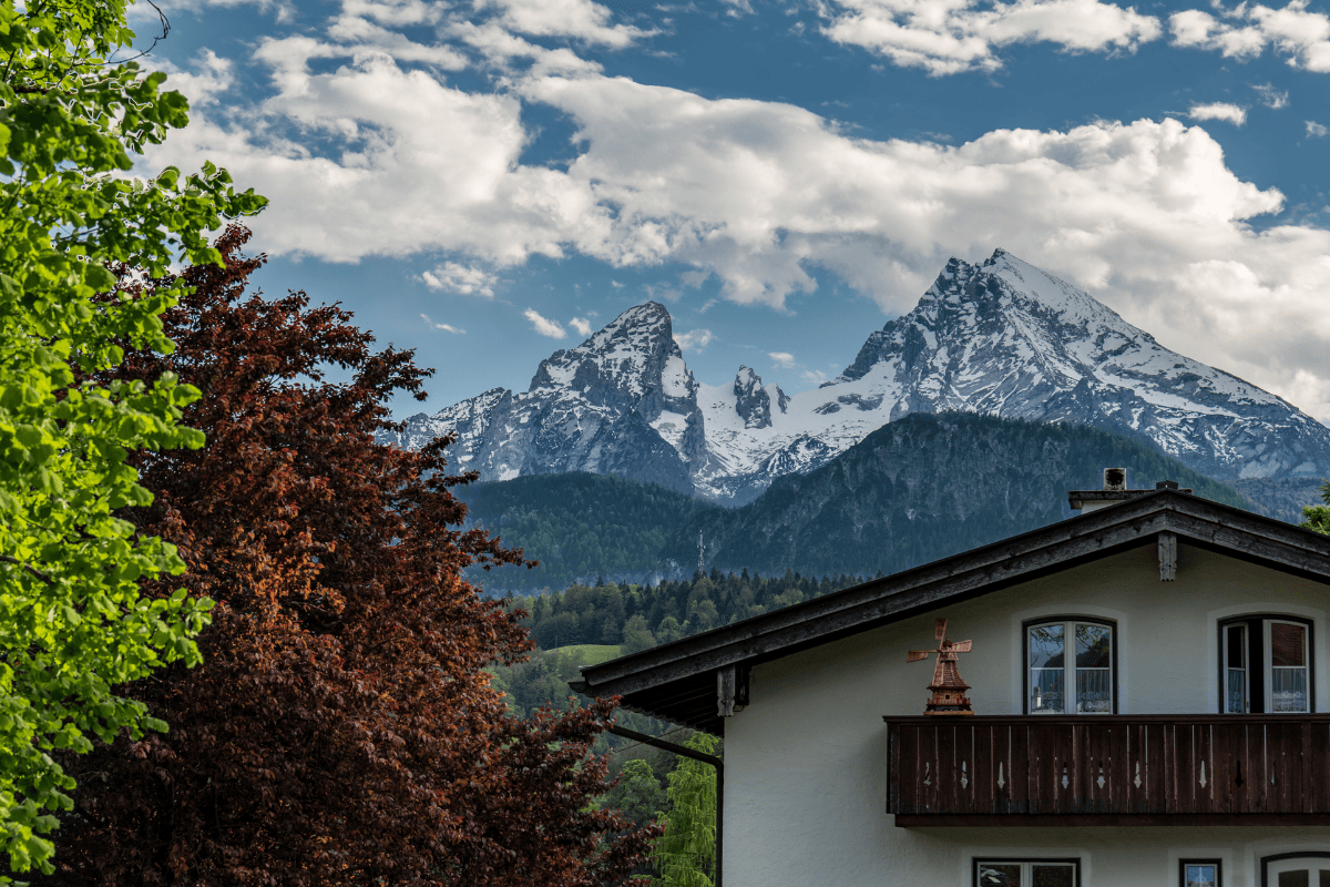 Berchtesgaden house and mountain peaks