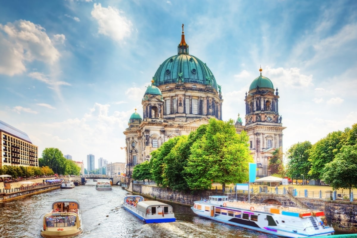 Spree river and Dom Cathedral