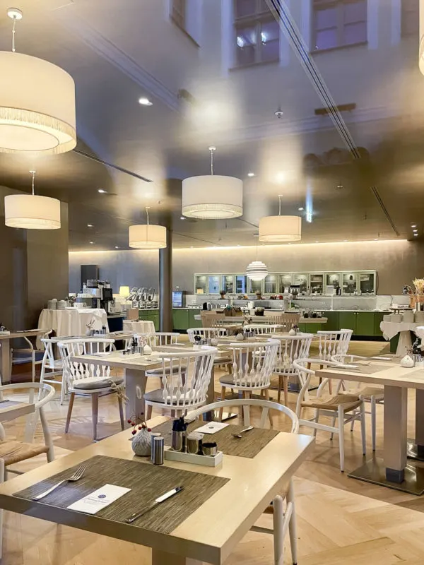 breakfast room