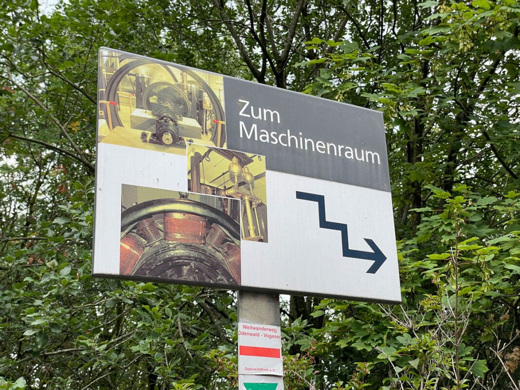Sign toward Heidelberg Bergbahn machine room 