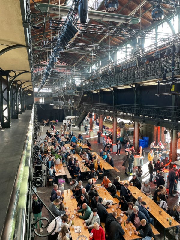 inside Fischauktionshalle 