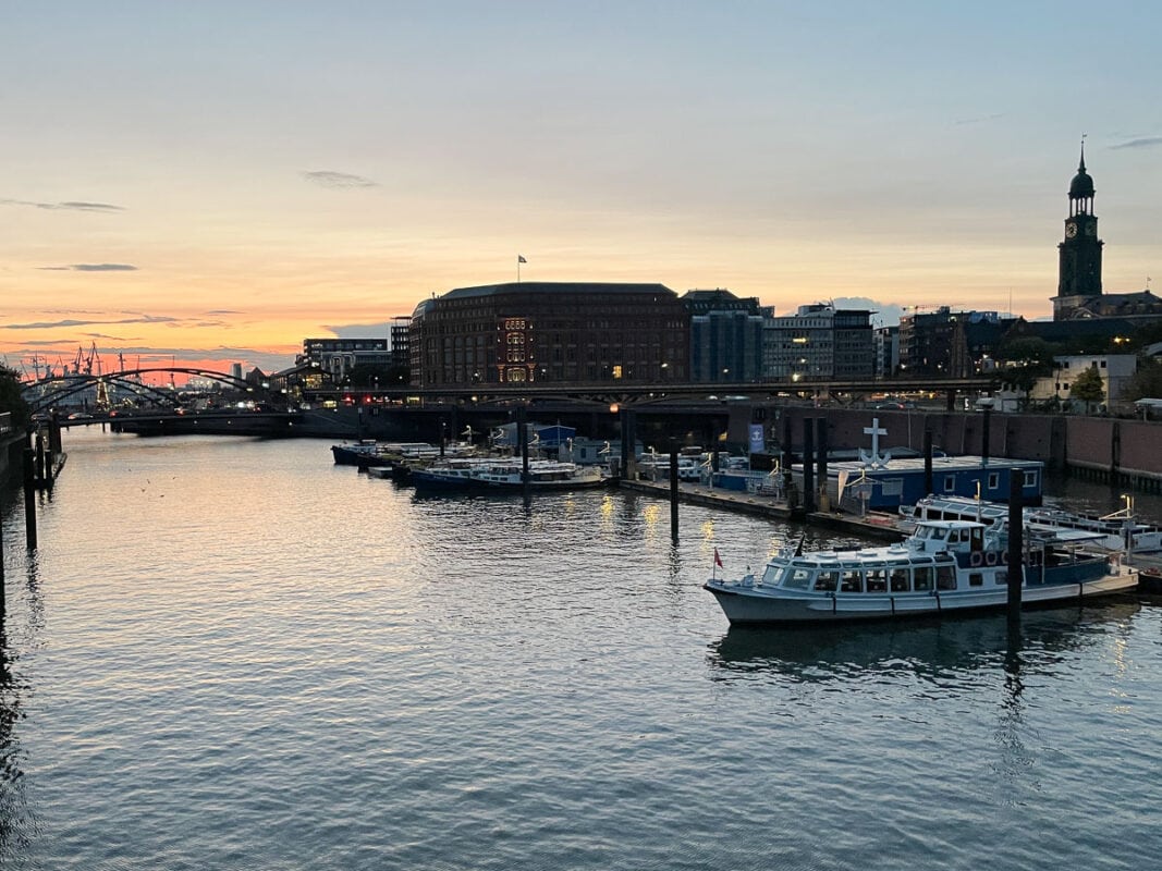 Hamburg boats at dusk